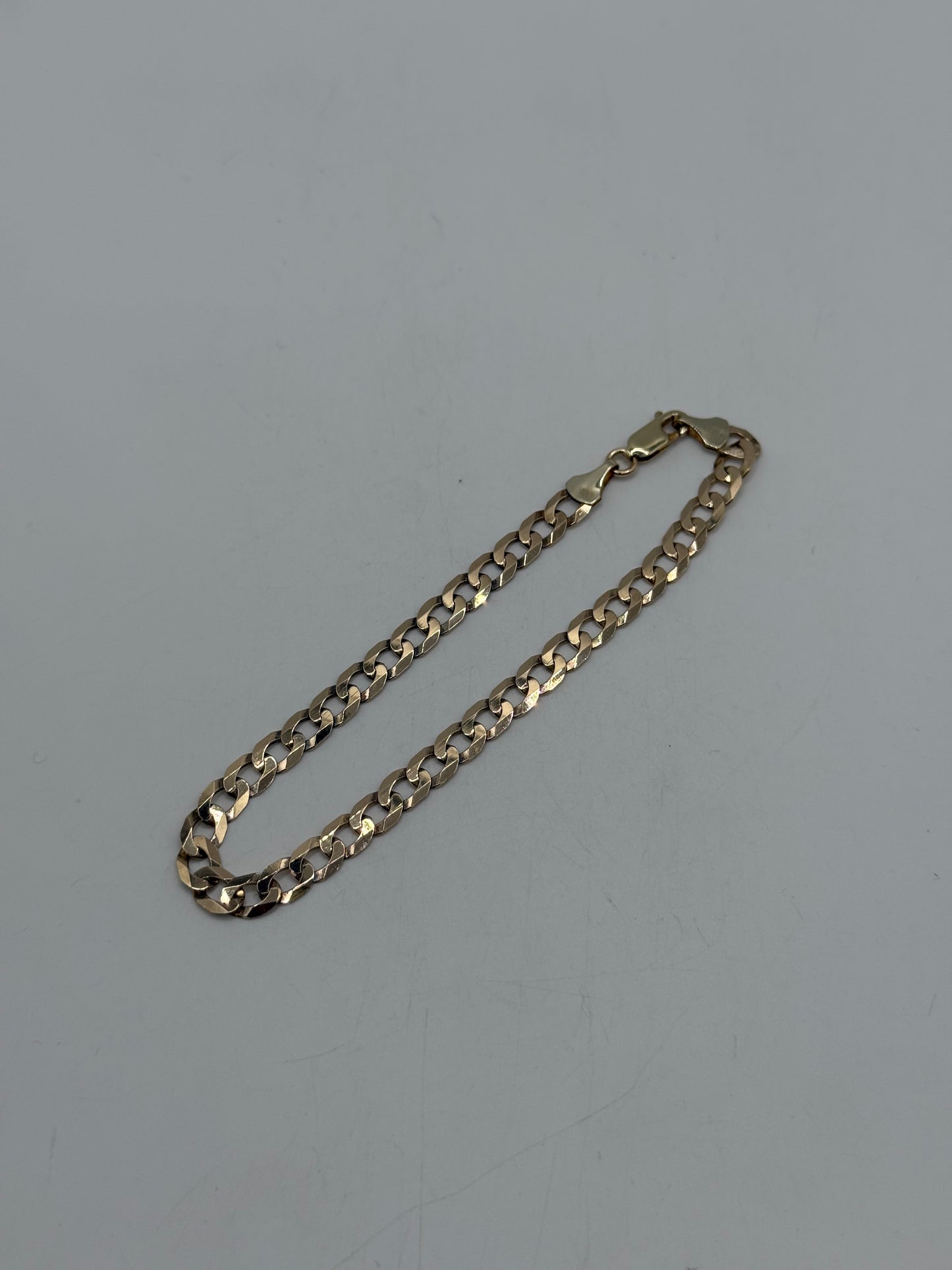 9ct gold curb bracelet - 8.5”