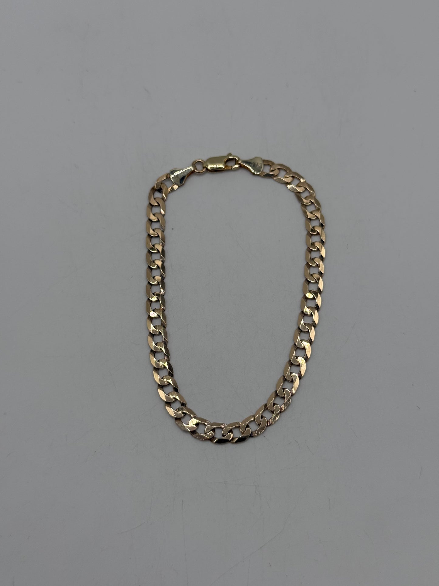 9ct gold curb bracelet - 8.5”