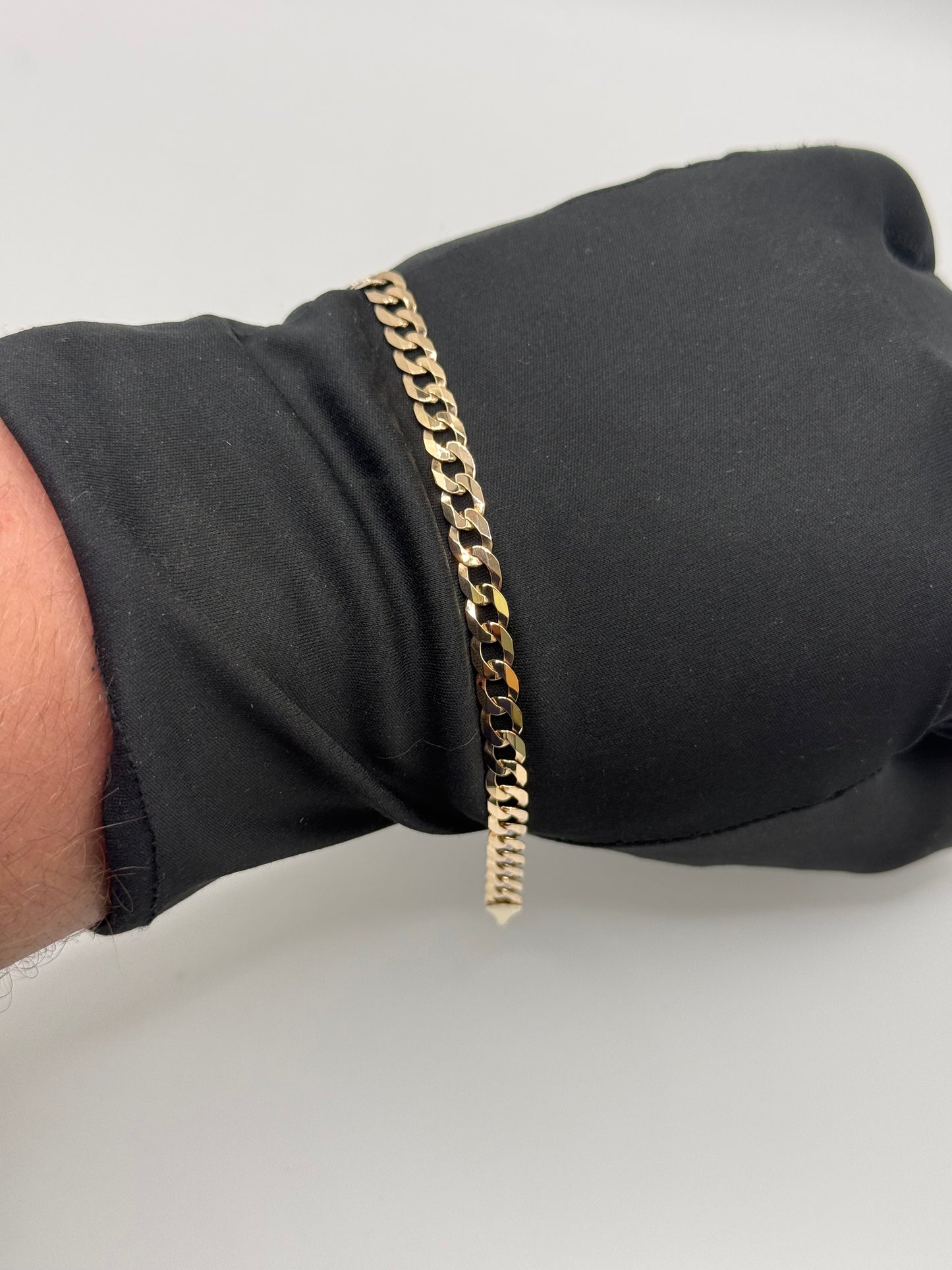 9ct gold curb bracelet - 8.5”