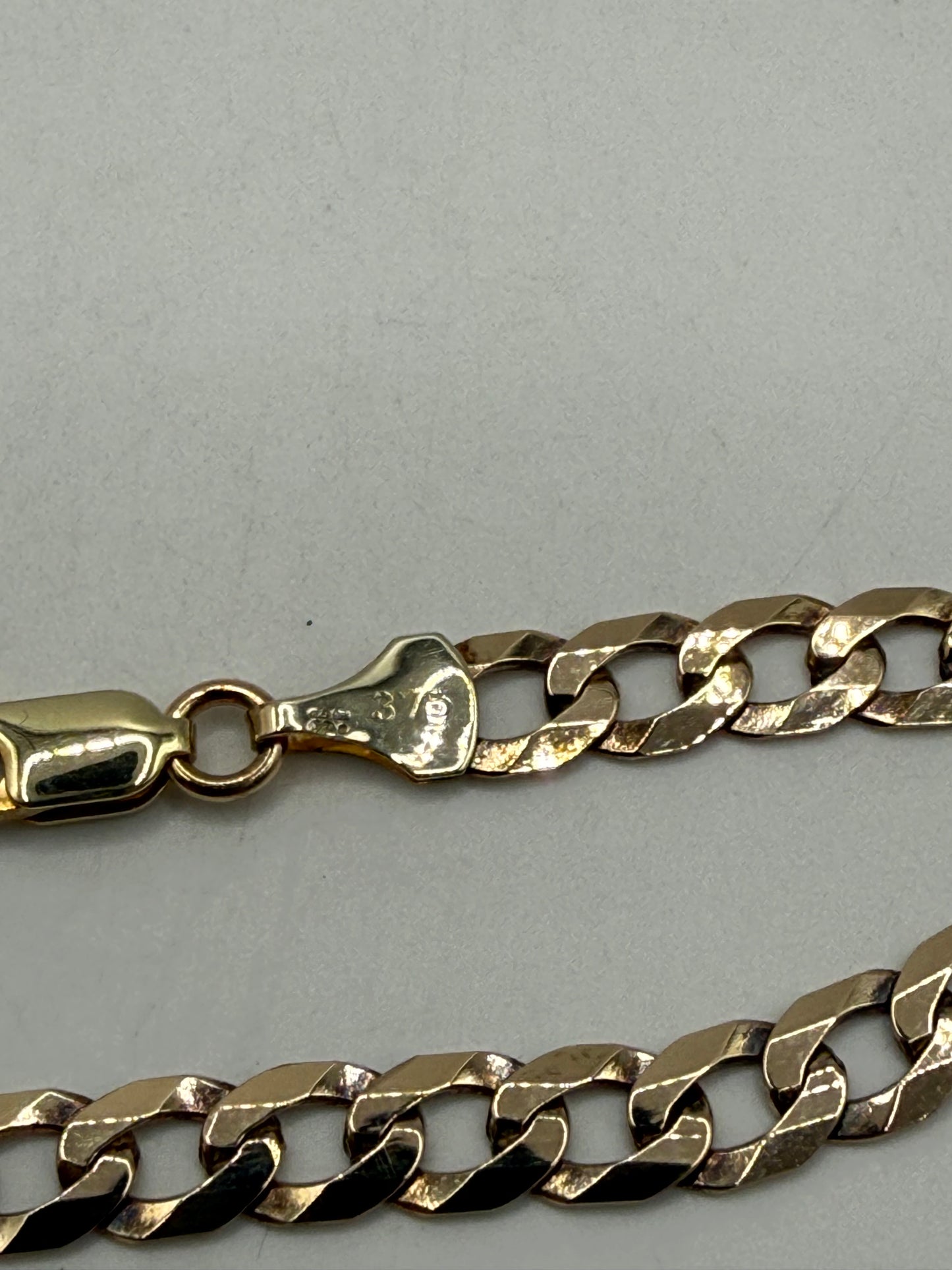 9ct gold curb bracelet - 8.5”